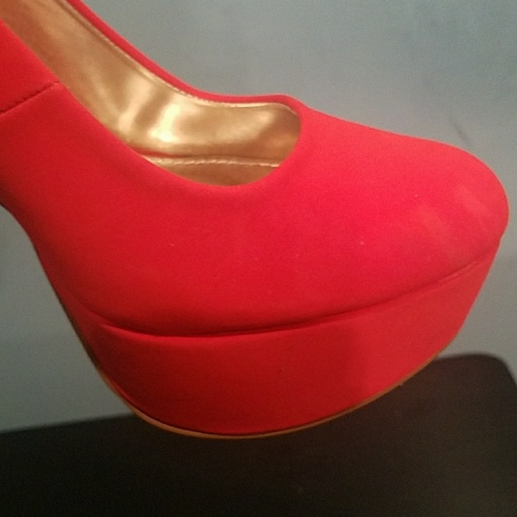 Red heels - Picture 3 of 3
